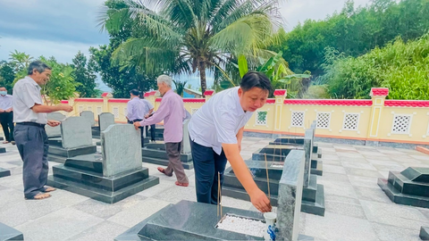 Lễ dâng hương, dâng hoa và thắp nến tri ân các Anh hùng Liệt sỹ nhân dịp kỉ niệm 78 năm ngày Thương binh liệt sĩ 27/7