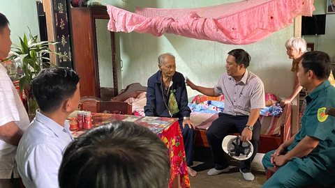 Ban Chỉ huy PCLB, TKCN và Phòng thủ dân sự xã kiểm tra công tác phòng, chống thiên tai, chủ động ứng phó với bão số 13 và mưa lũ